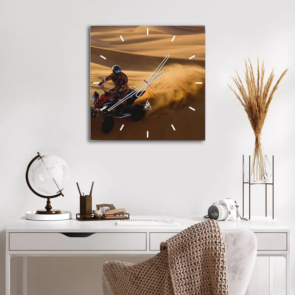 Väggklocka - Klocka på glas - På sandens vågor - 30x30 cm