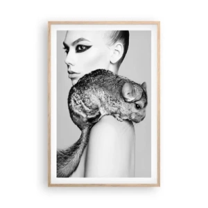Affisch i ram av ljusek - Dam med chinchilla - 61x91 cm