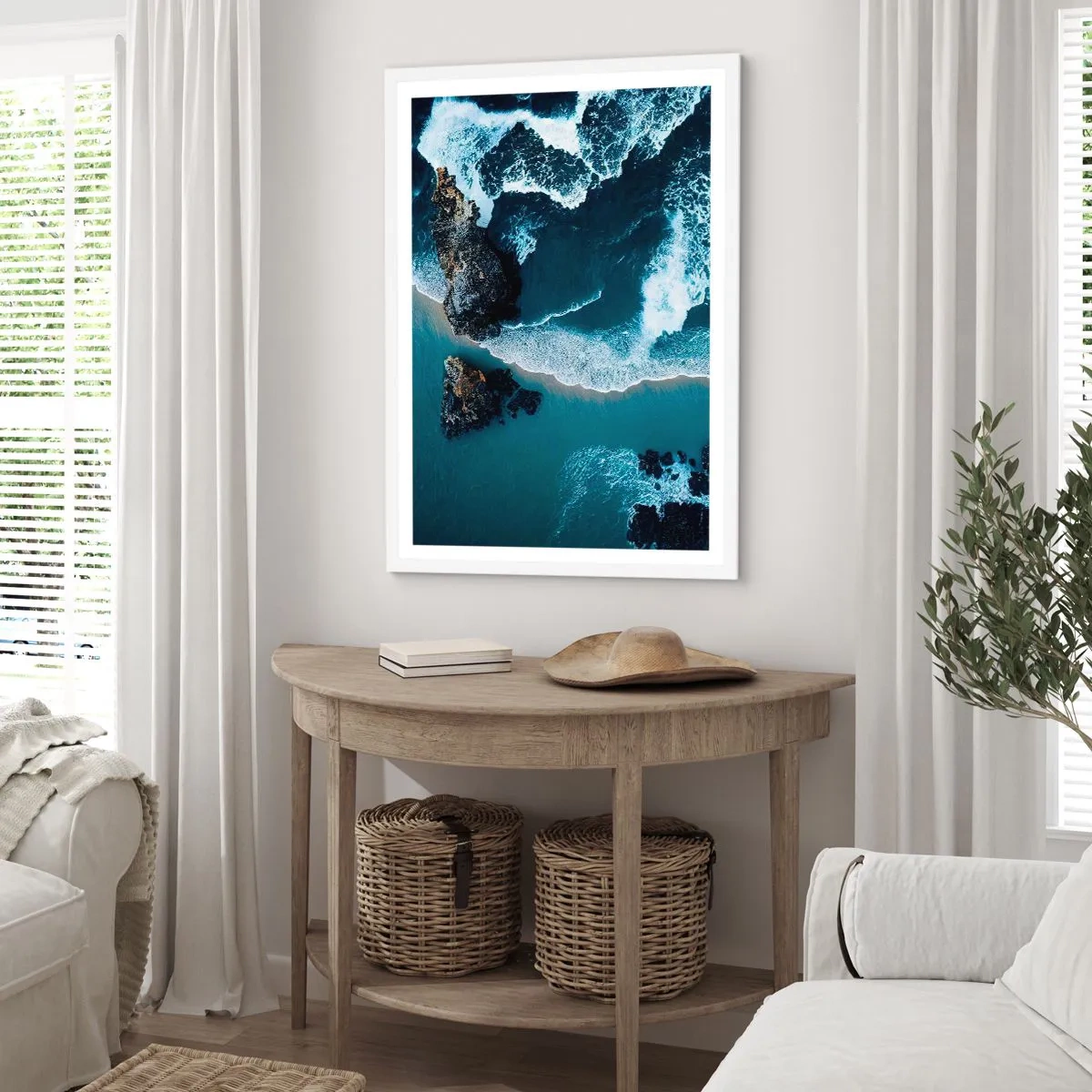 Affisch i vit ram - Insvept i vågorna - 70x100 cm