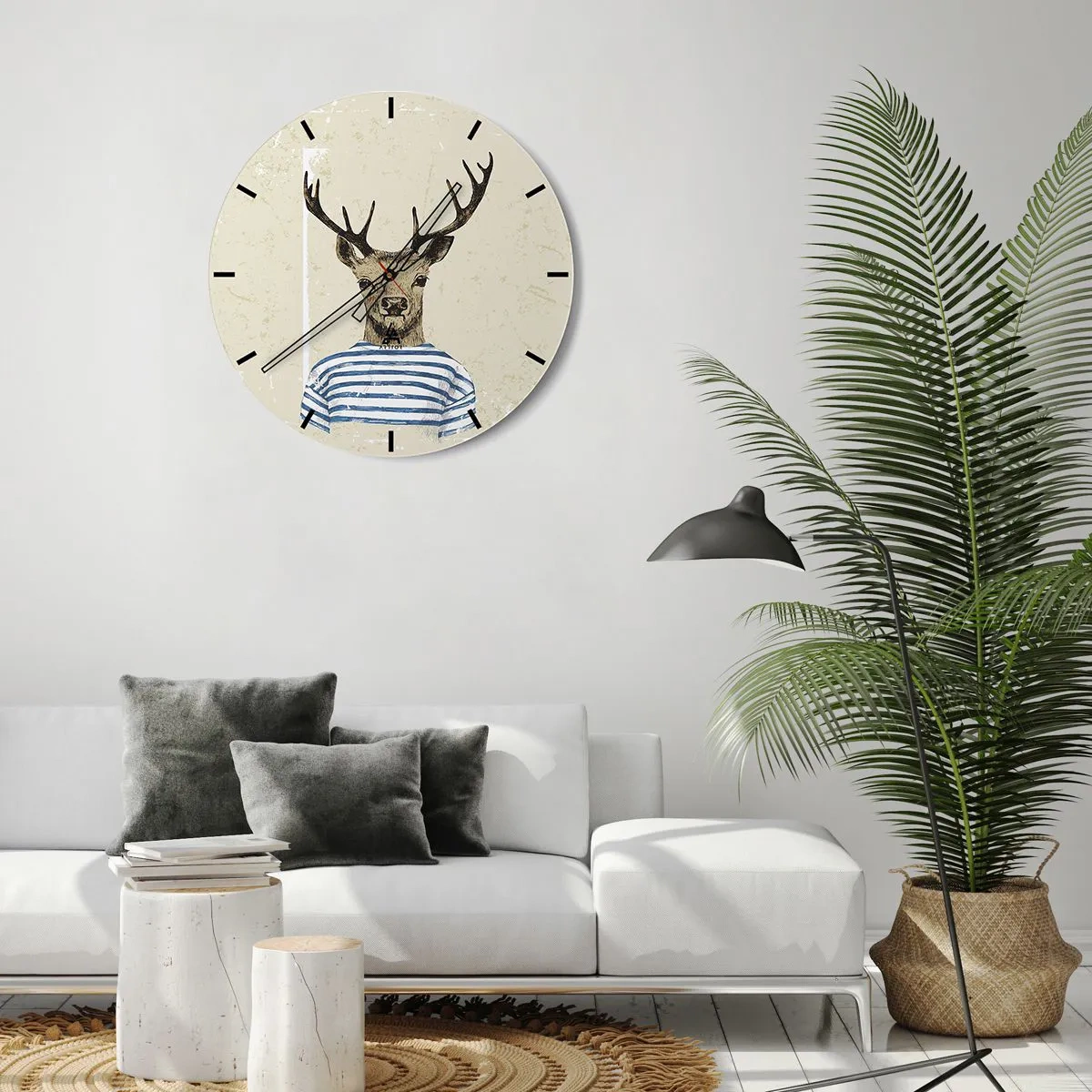 Väggklocka - Klocka på glas - En tecknad hjort i randiga kläder mot en beige bakgrund - 30x30cm - Ty jag gillar randiga tröjor! - Modern väggdekoration för vardagsrum, kök och sovrum ARTTOR