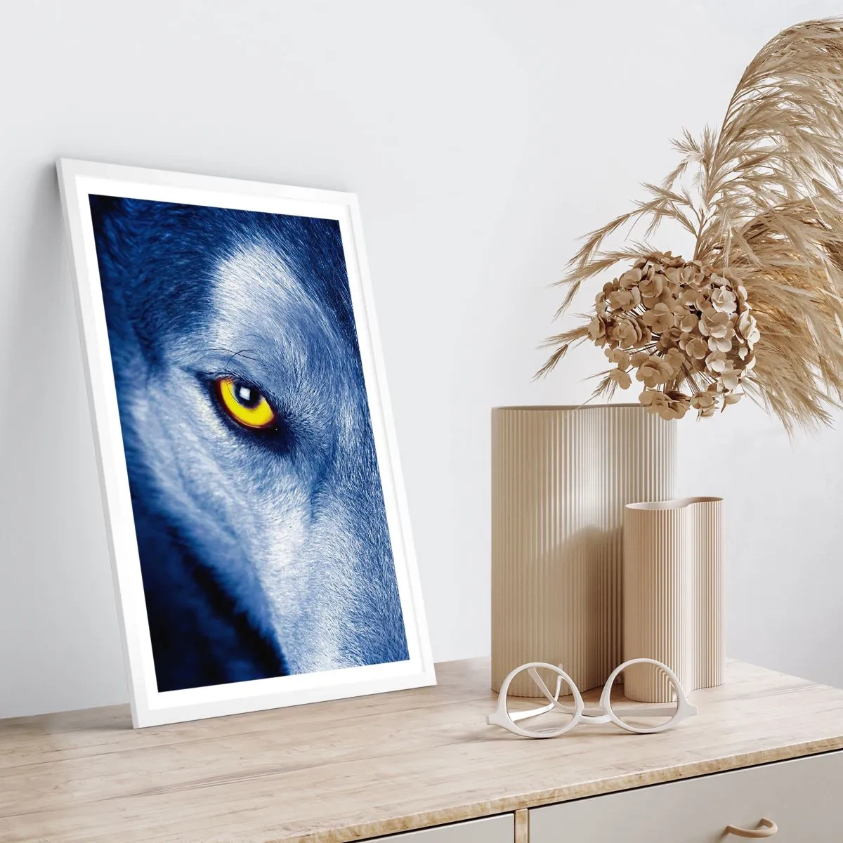 Affisch i vit ram - Hypnotiserade titt - 50x70 cm