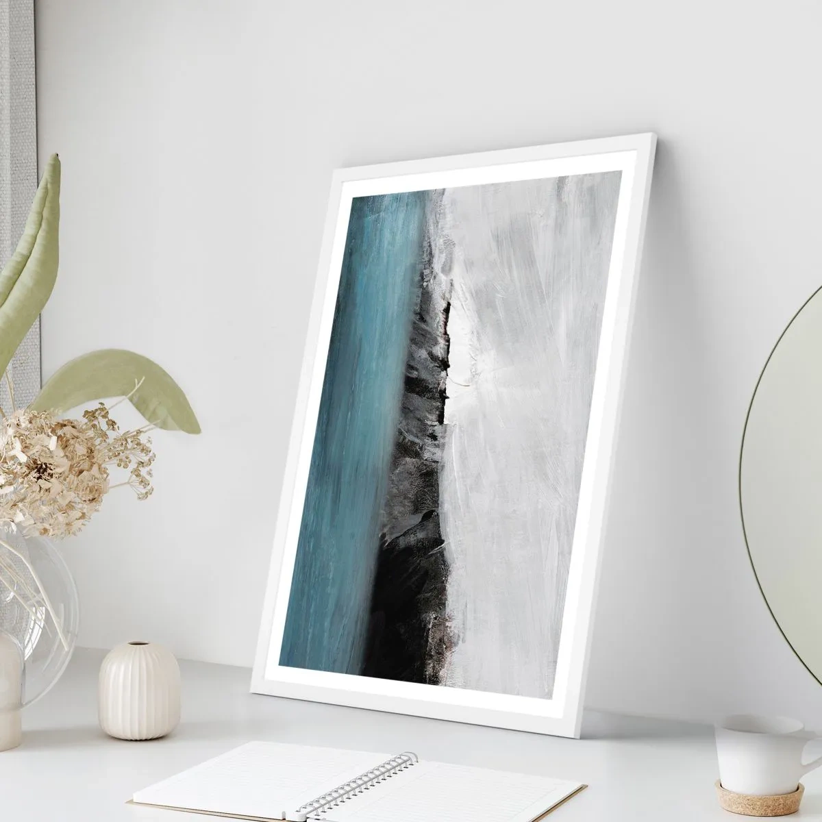 Affisch i vit ram - Vatten - jord: en krock mellan elementen - 70x100 cm