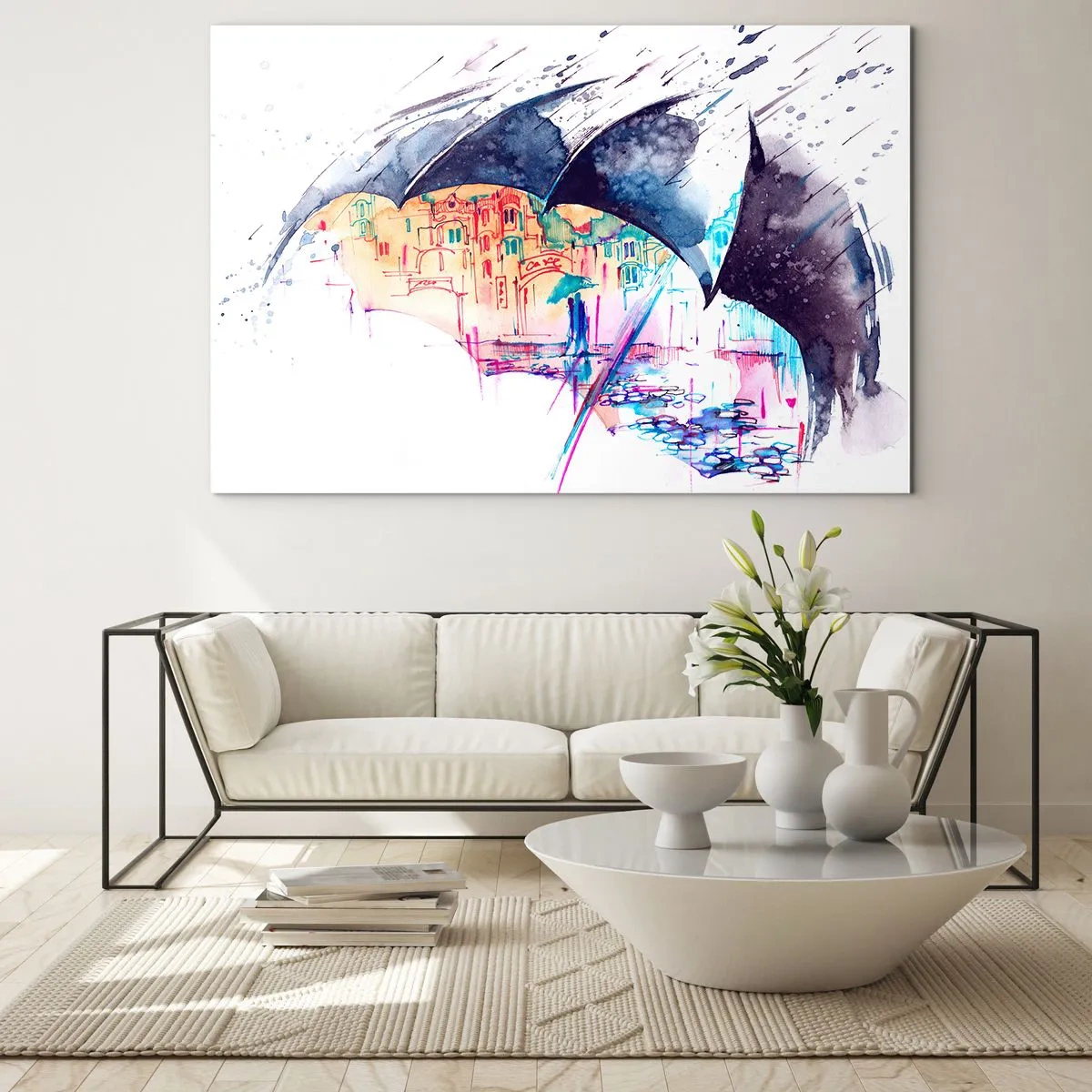 Glastavla - Bild på glas - En färgglad stad i bakgrunden under ett svart paraply - 70x50cm - Promenad i regnet - Modern väggdekoration för vardagsrum och sovrum ARTTOR