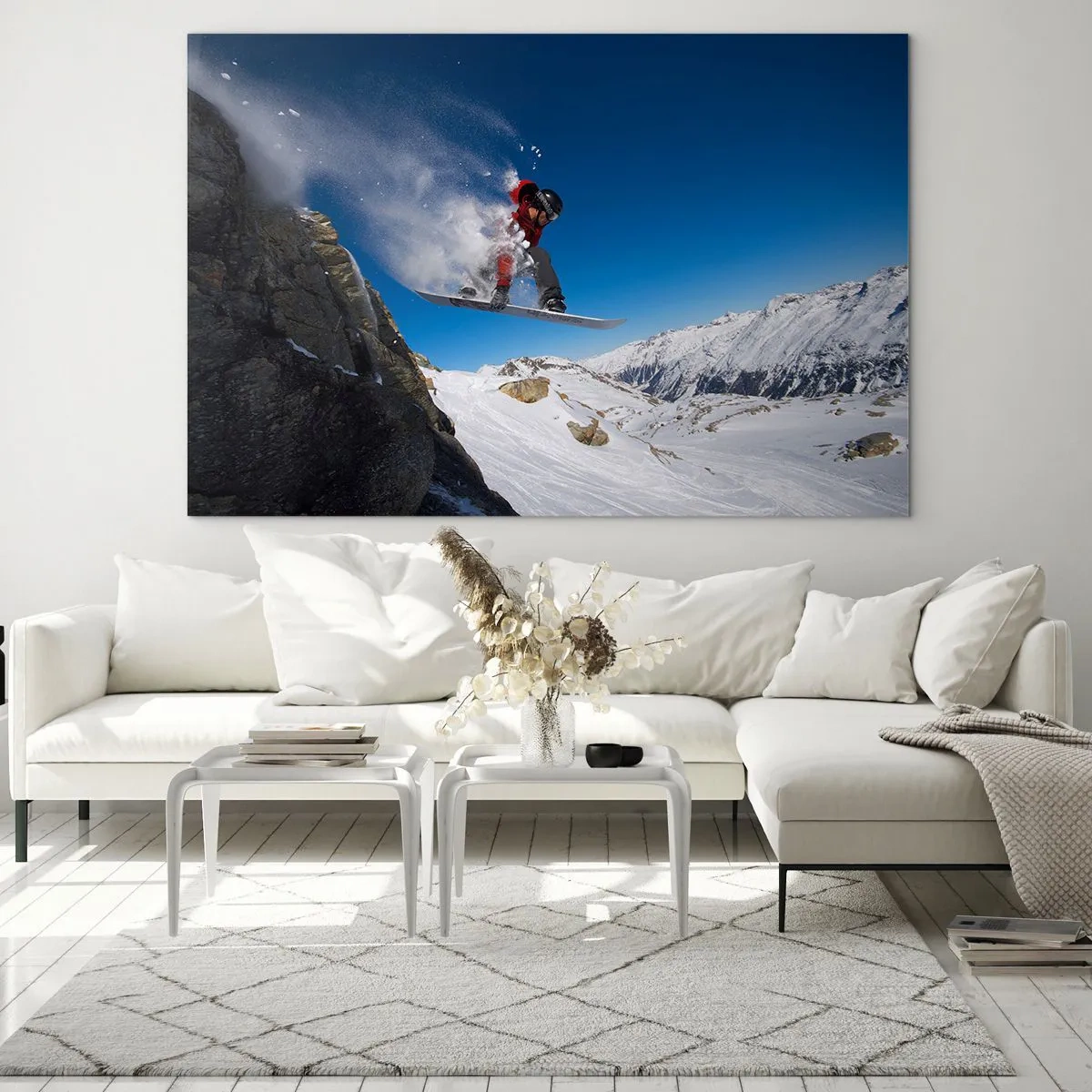 Glastavla - Bild på glas - En snowboardåkare hoppar mot en bergsbakgrund - 70x50cm - Så blev du en del av vyn - Modern väggdekoration för vardagsrum och sovrum ARTTOR