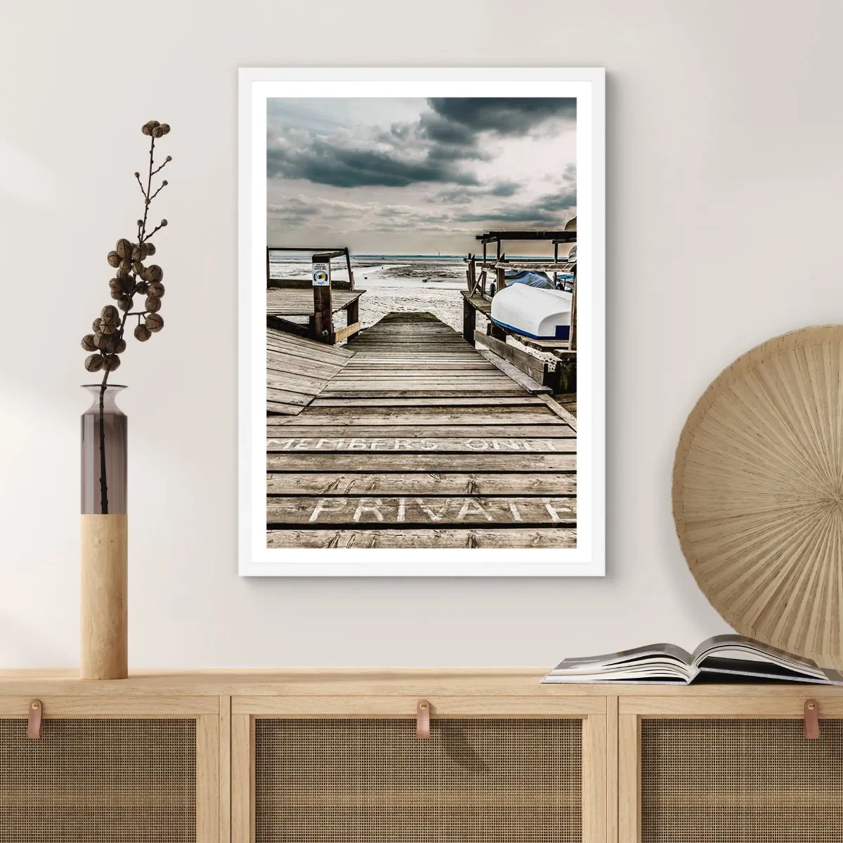 Affisch i vit ram - Stranden i norr - 70x100 cm