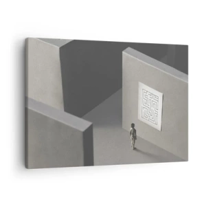 Canvastavla - Bild på duk - En figur i en labyrint som tittar på en hängande karta - 70x50cm - Men var är jag? - Modern väggdekoration för vardagsrum och sovrum ARTTOR