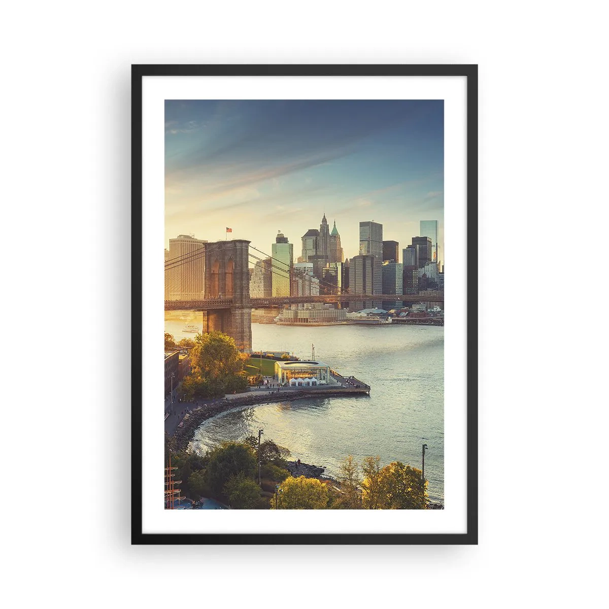 Affisch i svart ram - Brooklynbron och Manhattans silhuett i skymningen - 50x70cm - Storstadsgryning - Modern väggdekoration för vardagsrum och sovrum ARTTOR