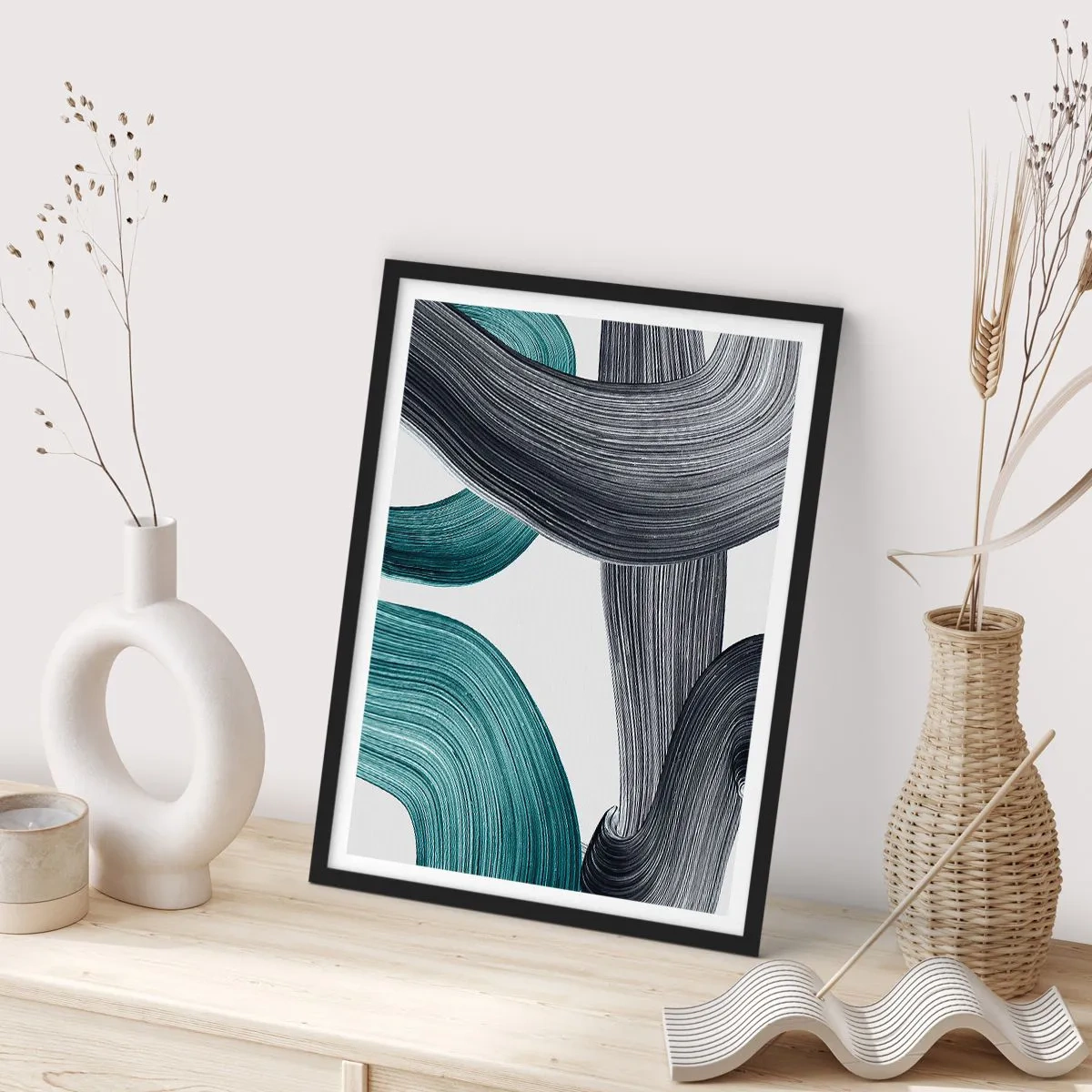 Affisch i svart ram - Smaragd och svarta spår - 70x100 cm