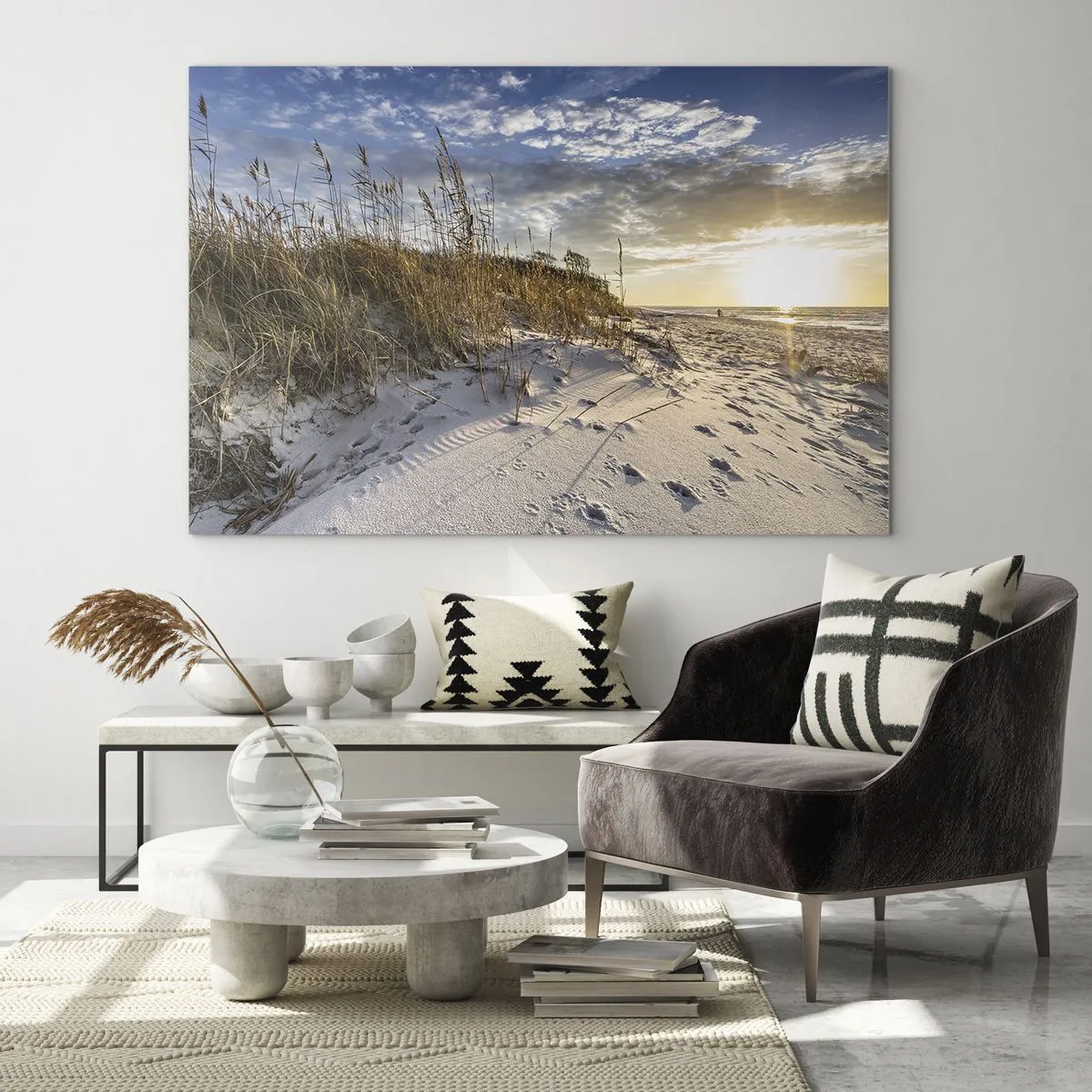 Glastavla - Bild på glas - Sandstrand vid solnedgången med gräs vid dynen - 70x50cm - Inbjudan till promenad - Modern väggdekoration för vardagsrum och sovrum ARTTOR