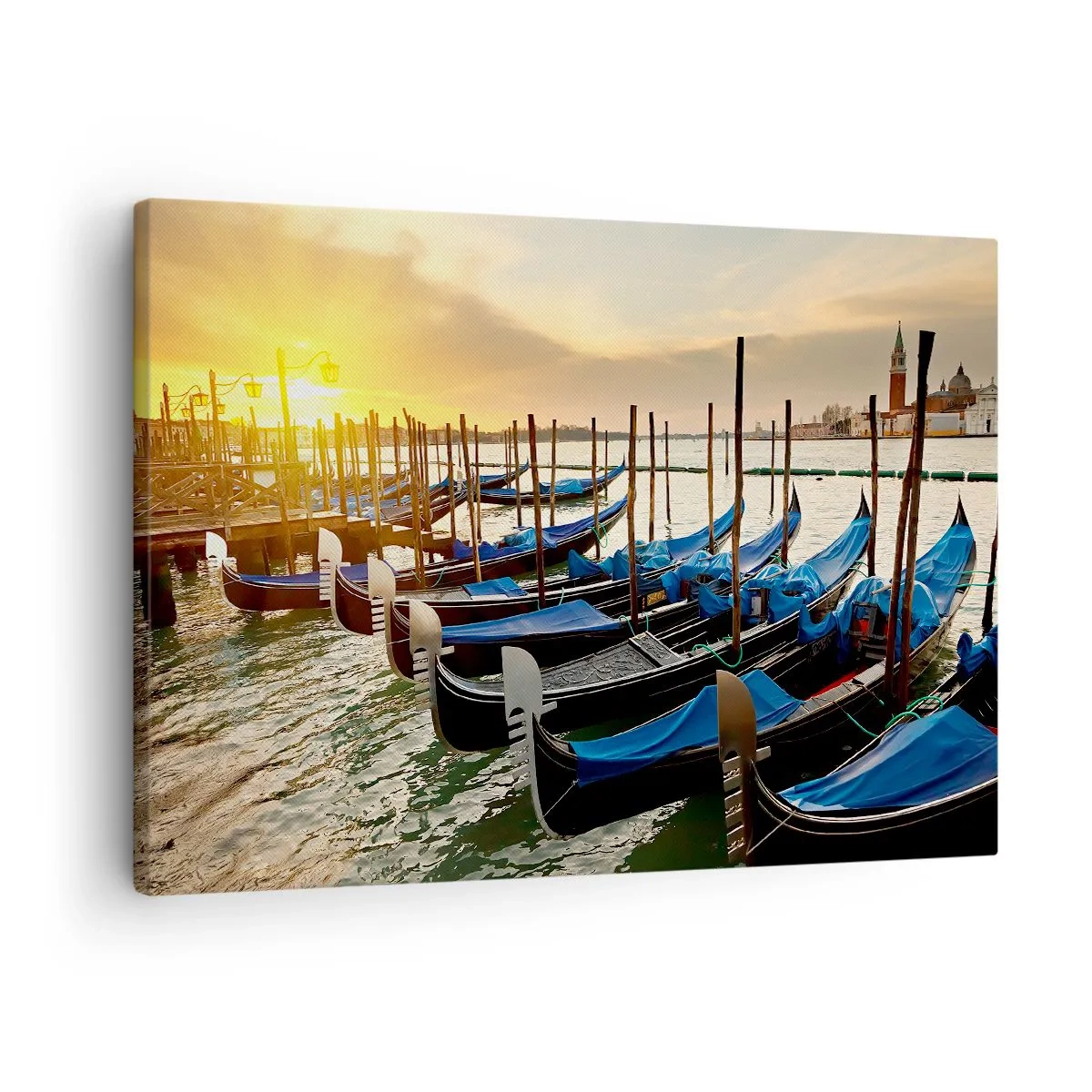 Canvastavla - Bild på duk - Gondoler i Venedig på morgonen i ljuset av den uppgående solen - 70x50cm - Innan bullret kommer hit - Modern väggdekoration för vardagsrum och sovrum ARTTOR