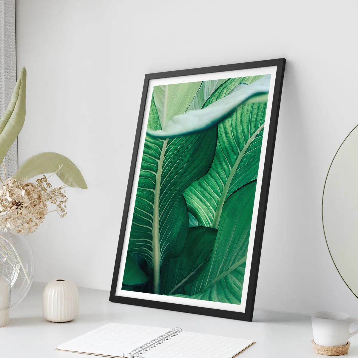 Affisch i svart ram - Närbild av de gröna bladen på en växt - 50x70cm - Livet intensivt grönt - Modern väggdekoration för vardagsrum och sovrum ARTTOR