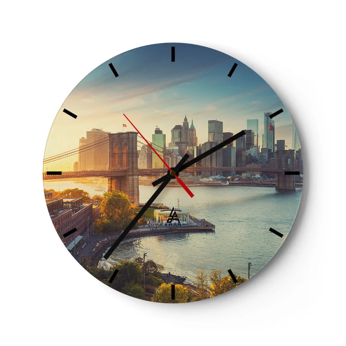 Väggklocka - Klocka på glas - Utsikt över Brooklyn Bridge och stadens silhuett vid solnedgången - 30x30cm - Storstadsgryning - Modern väggdekoration för vardagsrum, kök och sovrum ARTTOR