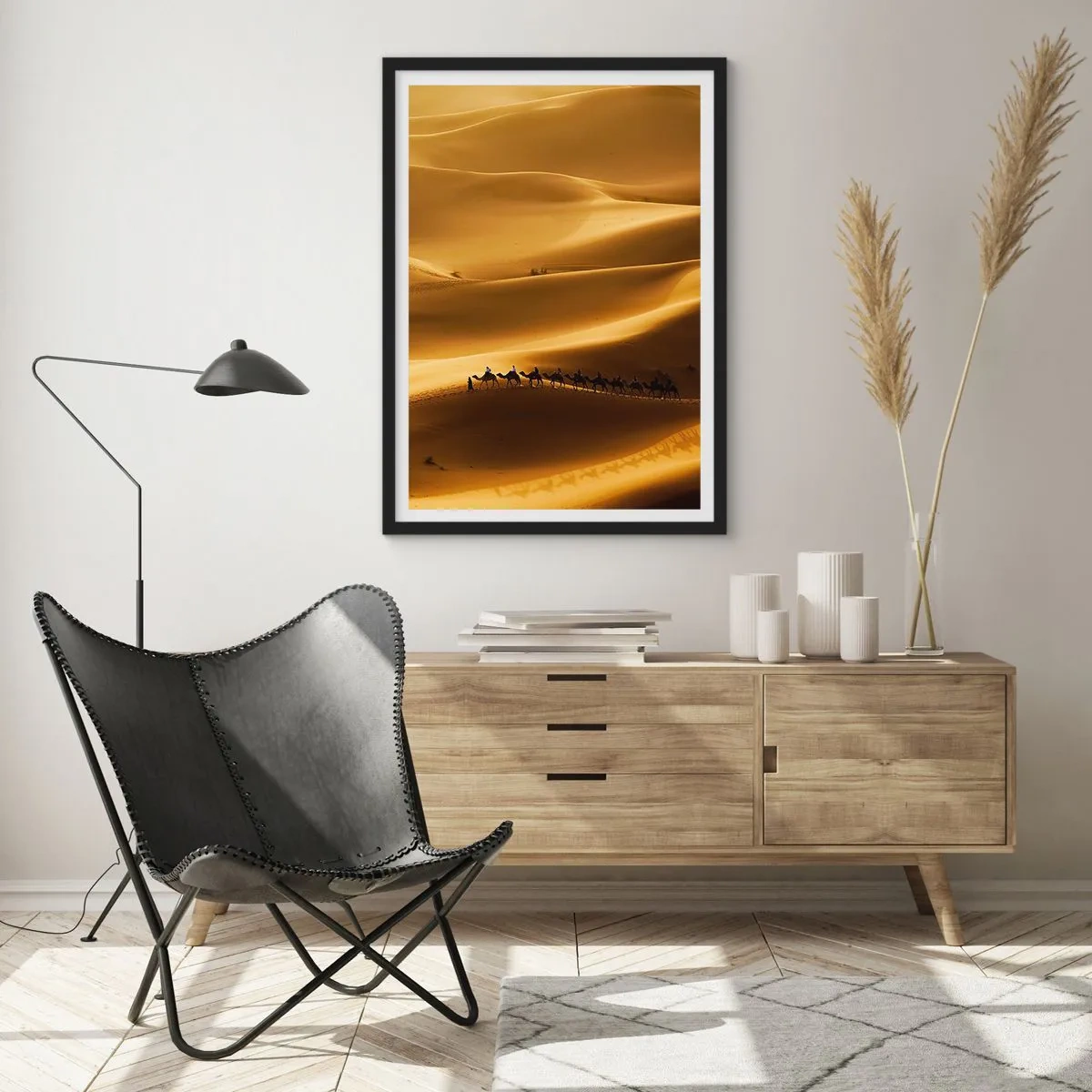 Affisch i svart ram - En karavan av kameler på ökendynerna - 50x70cm - En karavan på öknens vågor - Modern väggdekoration för vardagsrum och sovrum ARTTOR