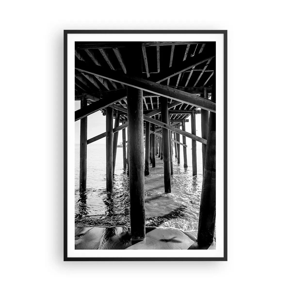 Affisch i svart ram - Gömställe på stranden - 70x100 cm