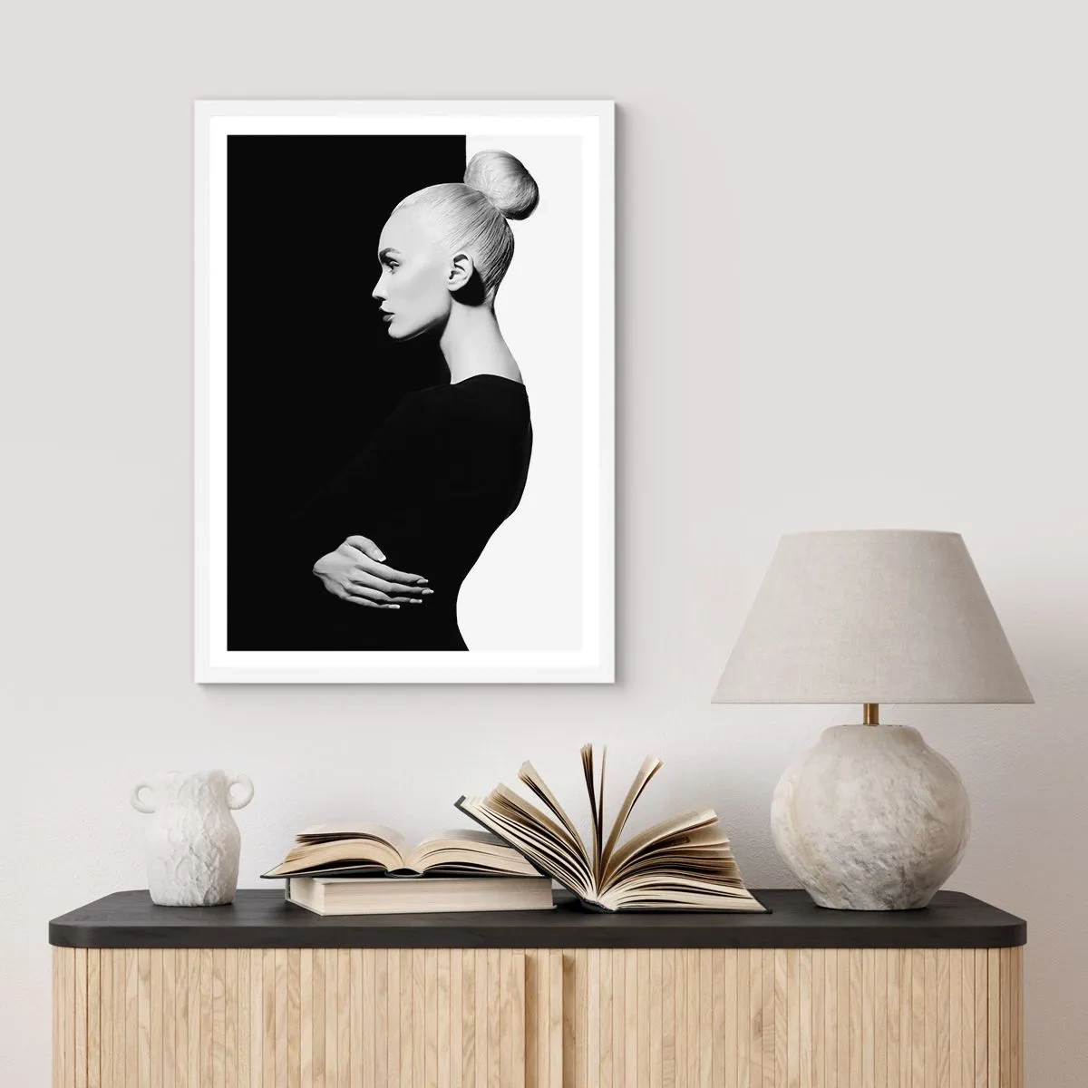 Affisch i vit ram - Helt enkelt en kvinna - 61x91 cm