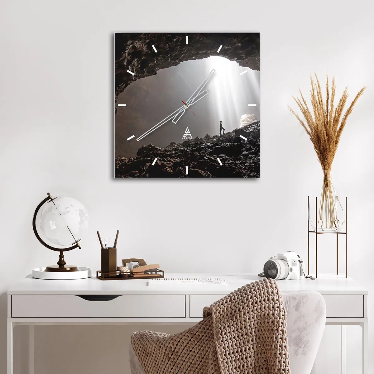 Väggklocka - Klocka på glas - Ljusfylld grotta - 40x40 cm