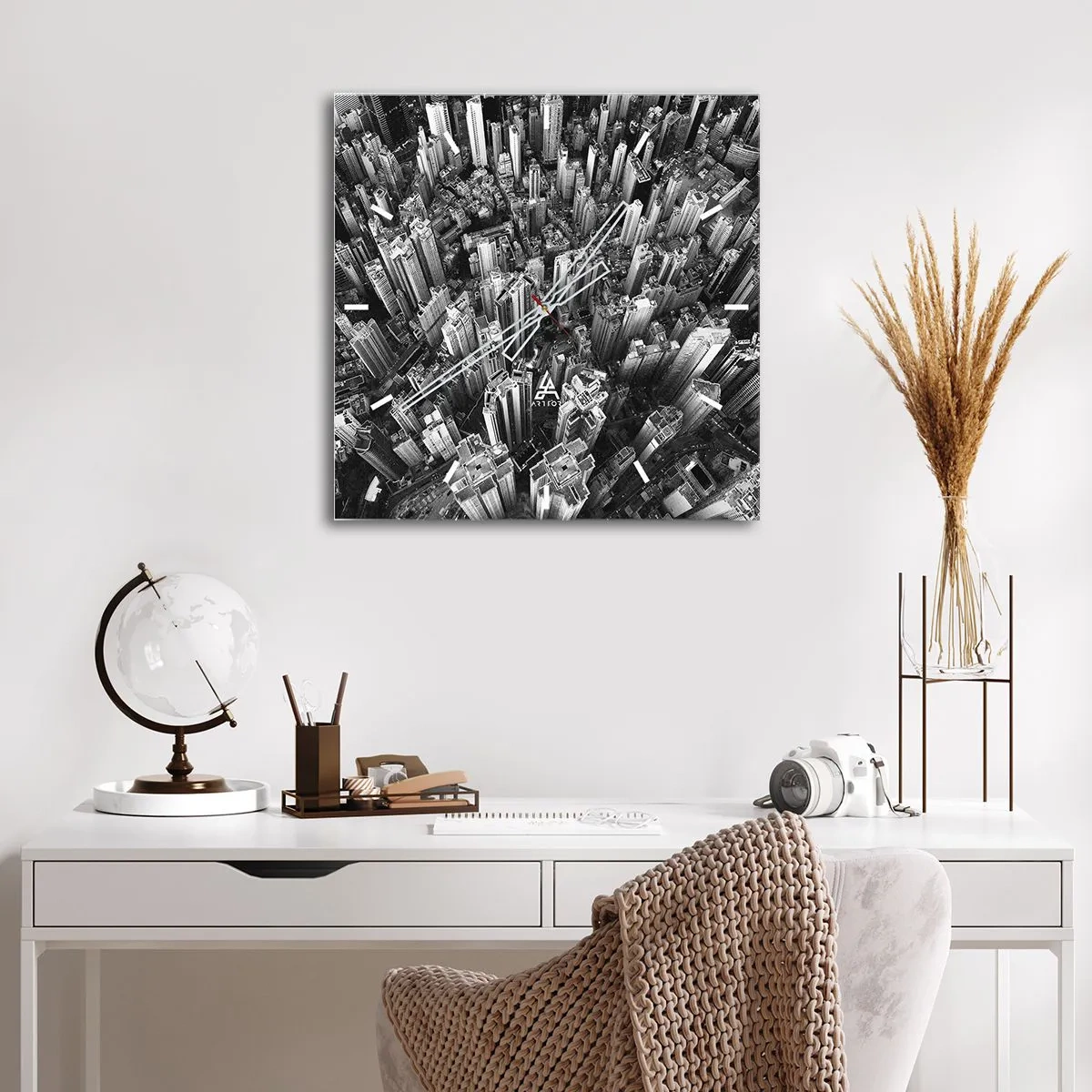 Väggklocka - Klocka på glas - Hela tiden högre och högre - 40x40 cm