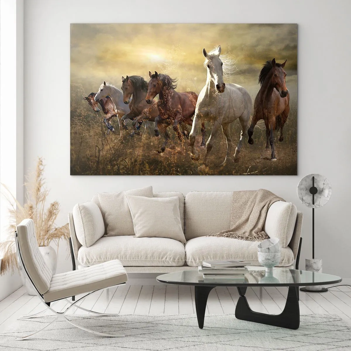 Glastavla - Bild på glas - En hjord hästar galopperar i solnedgångens strålar - 70x50cm - Länge leve frihet! - Modern väggdekoration för vardagsrum och sovrum ARTTOR