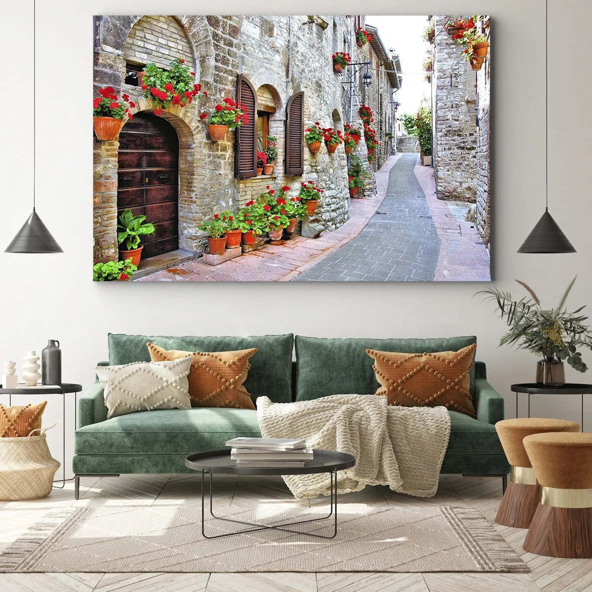 Canvastavla - Bild på duk - En smal gata med stenbyggnader dekorerade med blomkrukor - 70x50cm - Italiensk stämning - Modern väggdekoration för vardagsrum och sovrum ARTTOR