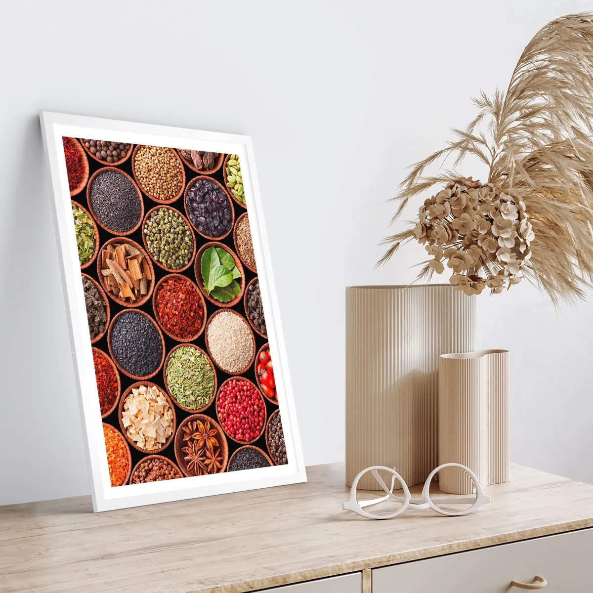 Affisch i vit ram - Världens alla smaker - 70x100 cm