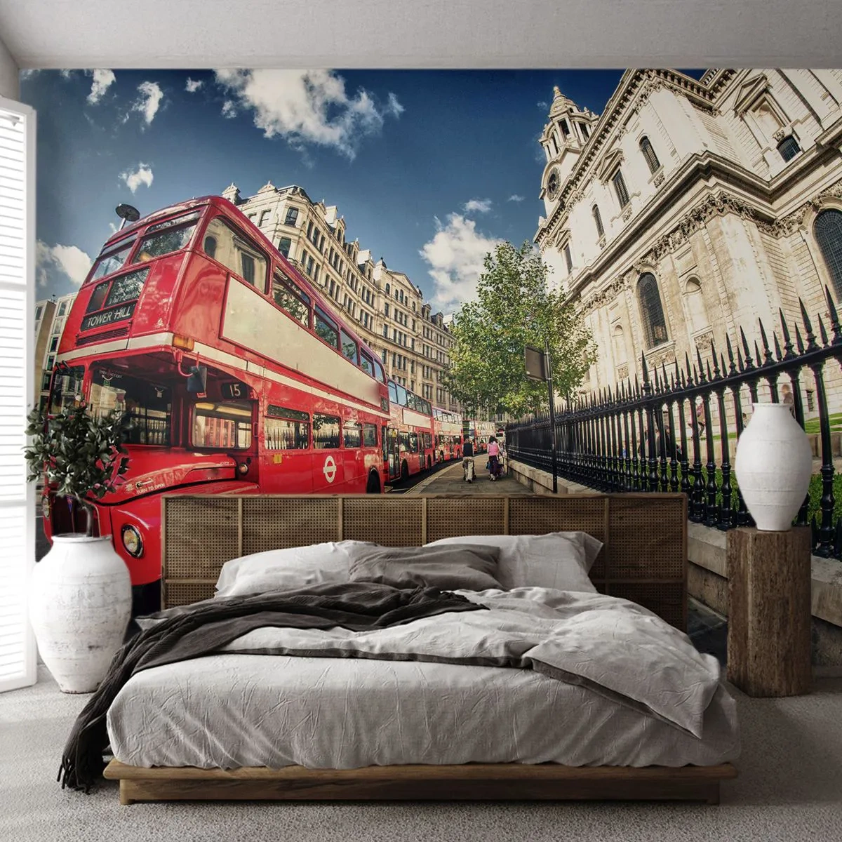 Fototapet Premium Canvas - Londongata i grå och röd - Stad, London, Röd buss - 150x105 cm