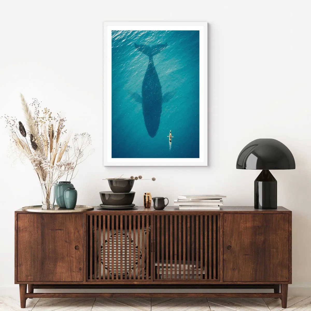 Affisch i vit ram - Möte på havet - 70x100 cm