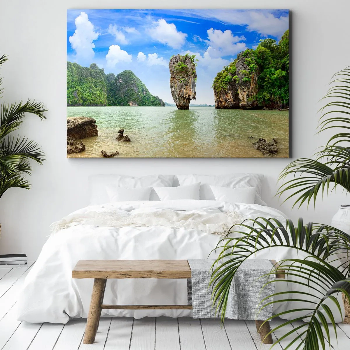 Canvastavla - Bild på duk - En exotisk klippformation omgiven av vatten och grönska under en blå himmel. - 70x50cm - Naturens bergsunder - Modern väggdekoration för vardagsrum och sovrum ARTTOR