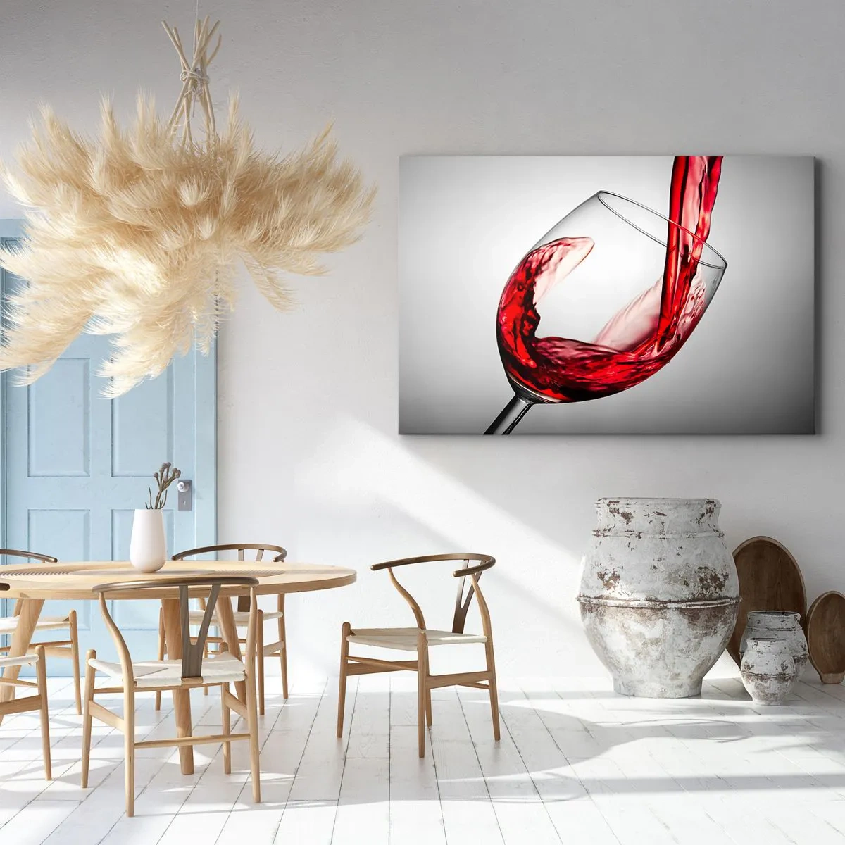 Canvastavla - Bild på duk - Ett glas rött vin som hälls upp mot en ljus bakgrund - 70x50cm - Färg - rörelse - ljud - Modern väggdekoration för vardagsrum och sovrum ARTTOR