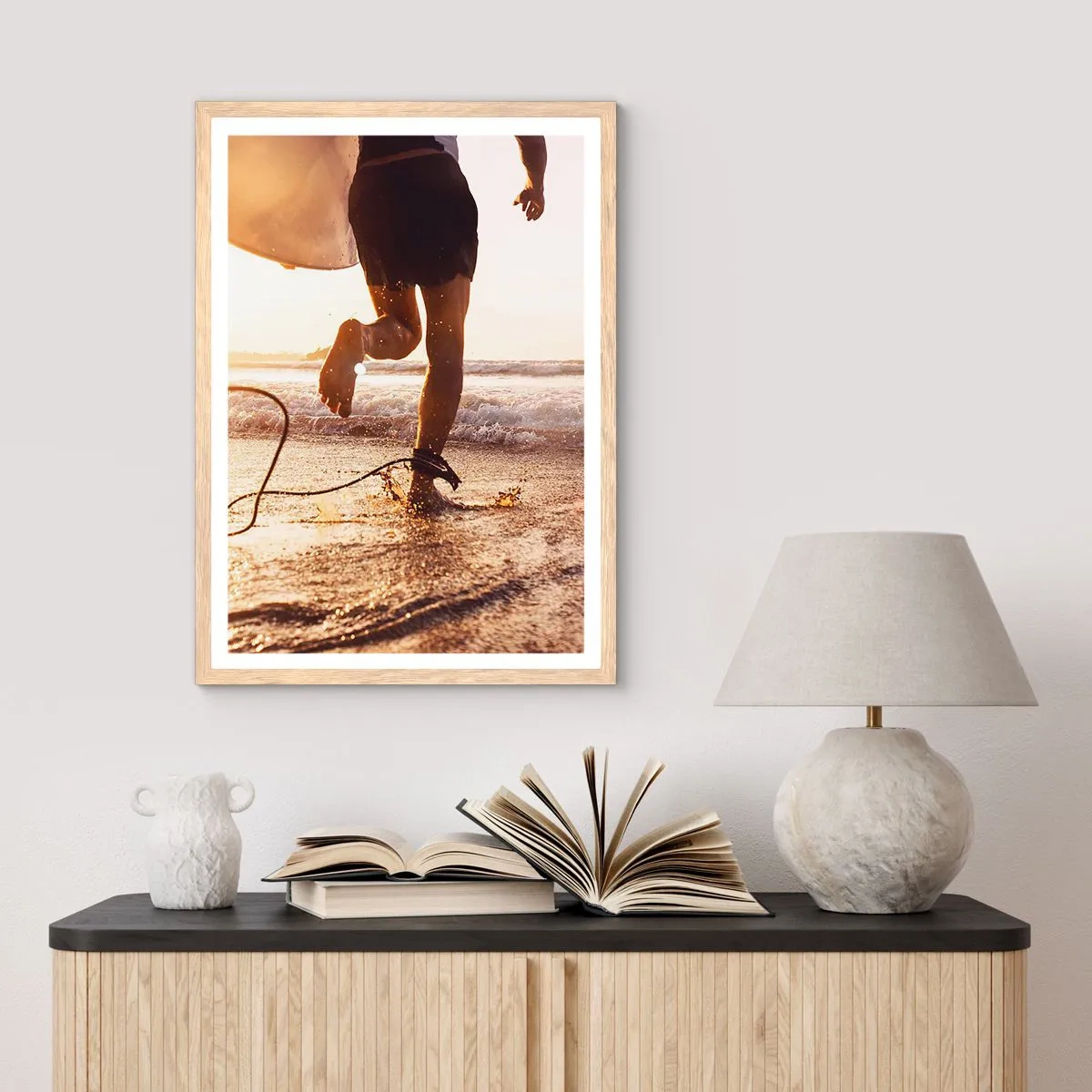 Affisch i ram av ljusek - Möta vågorna - 70x100 cm