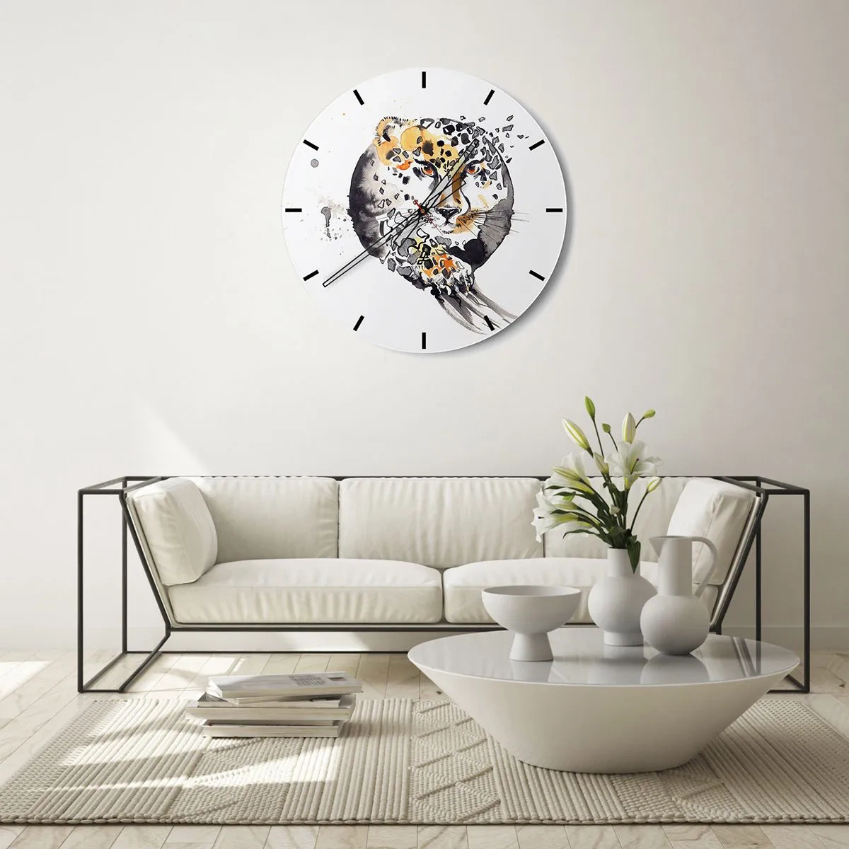 Väggklocka - Klocka på glas - Leopard i en konstnärlig form med dynamiska partiklar runt silhuetten - 30x30cm - Farlig skönhet - Modern väggdekoration för vardagsrum, kök och sovrum ARTTOR