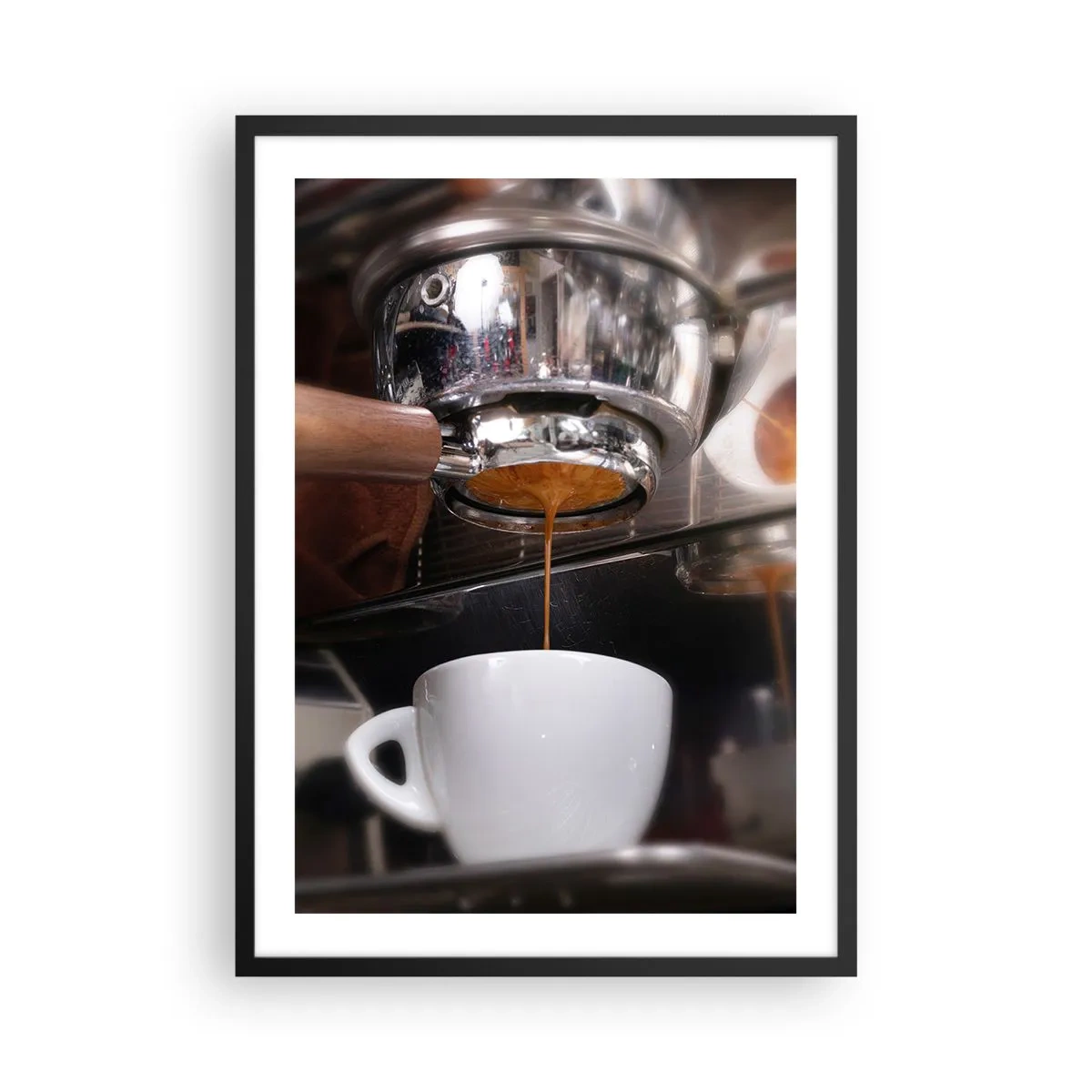 Affisch i svart ram - En kaffemaskin som häller färsk espresso i en kopp - 50x70cm - En bra stund på dagen - Modern väggdekoration för vardagsrum och sovrum ARTTOR