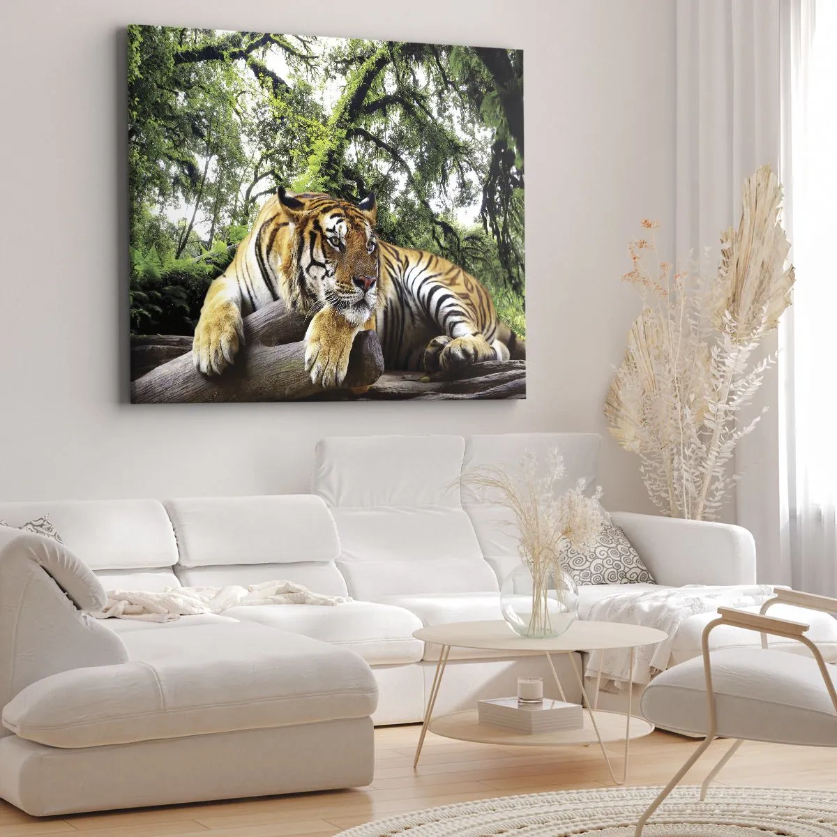 Canvastavla - Bild på duk - En tiger som vilar i en tropisk skog - 70x50cm - Med vänlig hälsning - Modern väggdekoration för vardagsrum och sovrum ARTTOR