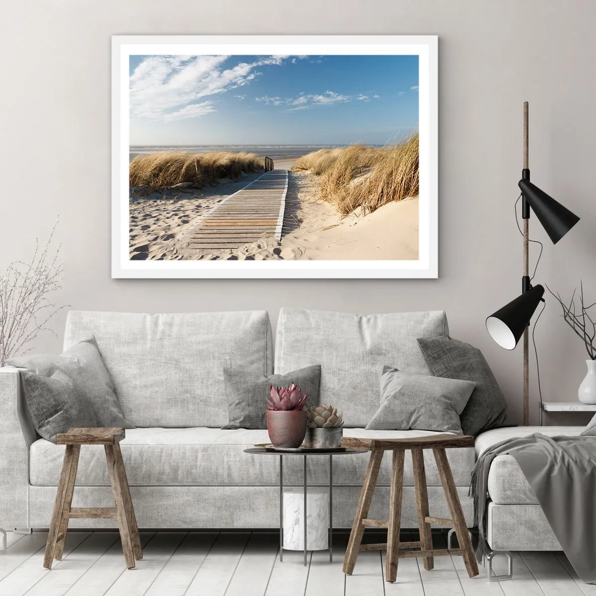 Affisch i vit ram - Bortom sanddynan, i gräsets brus - 50x40 cm