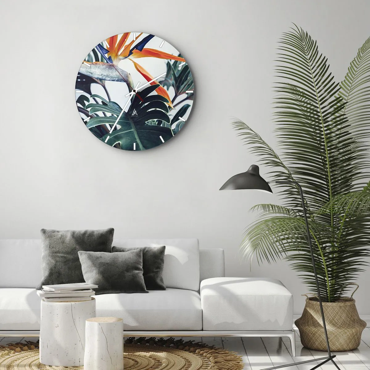 Väggklocka - Klocka på glas - Tropiska löv och en strelitziablomma på en ljus bakgrund - 30x30cm - Fågelbuske - Modern väggdekoration för vardagsrum, kök och sovrum ARTTOR