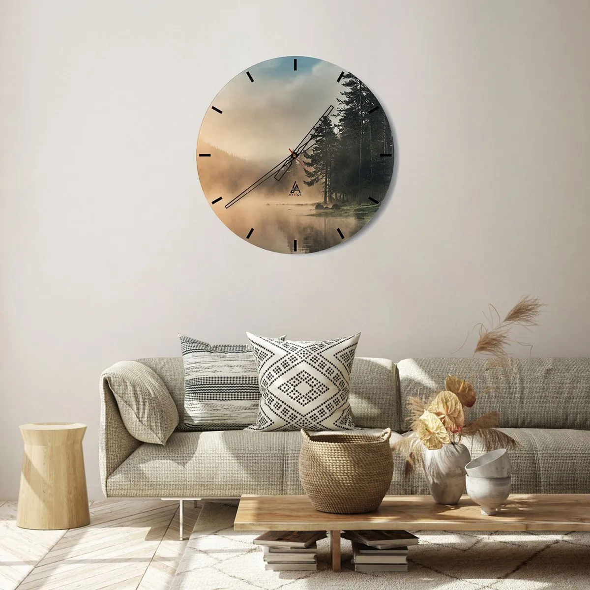 Väggklocka - Klocka på glas - Ett dimmigt skogslandskap över en lugn sjö - 30x30cm - Dagen föds - Modern väggdekoration för vardagsrum, kök och sovrum ARTTOR