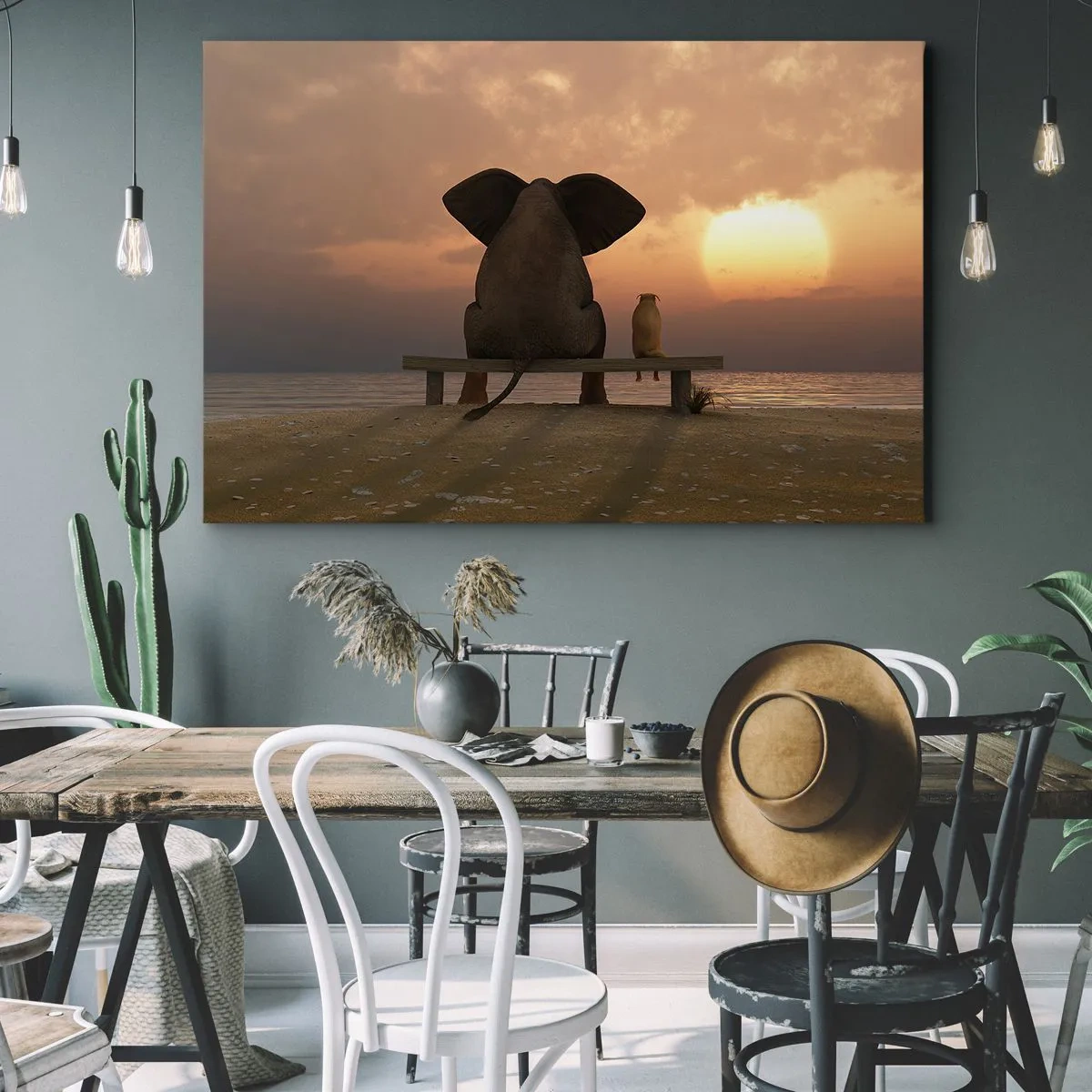 Canvastavla - Bild på duk - En elefant och en hund sitter på en bänk på stranden under solnedgången. - 70x50cm - Det är bra att vara tyst tillsammans - Modern väggdekoration för vardagsrum och sovrum ARTTOR