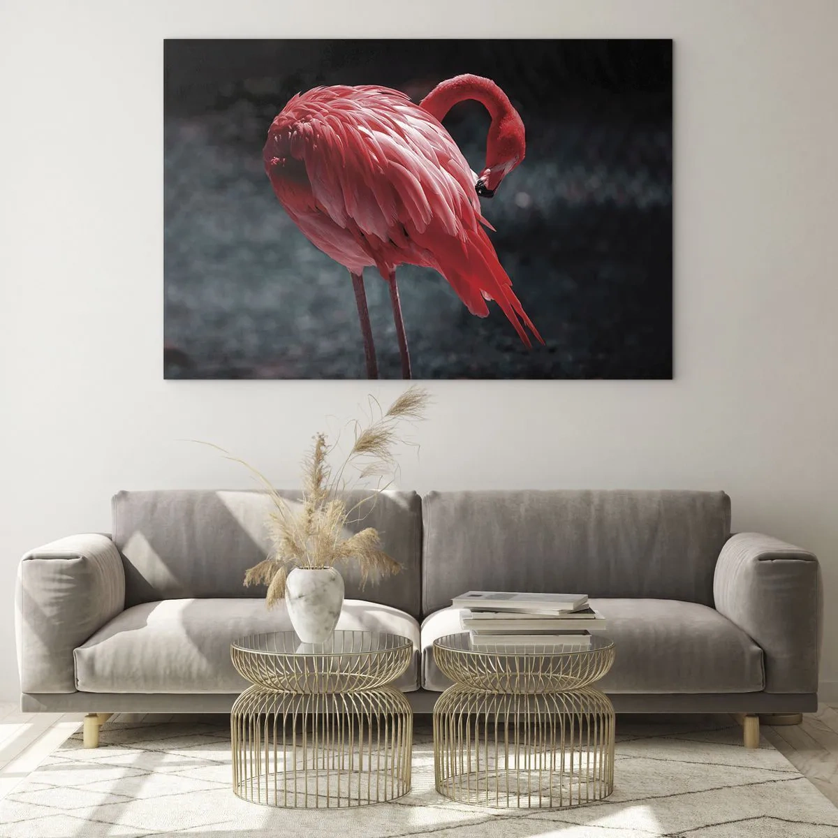 Glastavla - Bild på glas - En flamingo i intensiva röda nyanser mot en mörk bakgrund - 70x50cm - Djuprött naturpoem - Modern väggdekoration för vardagsrum och sovrum ARTTOR