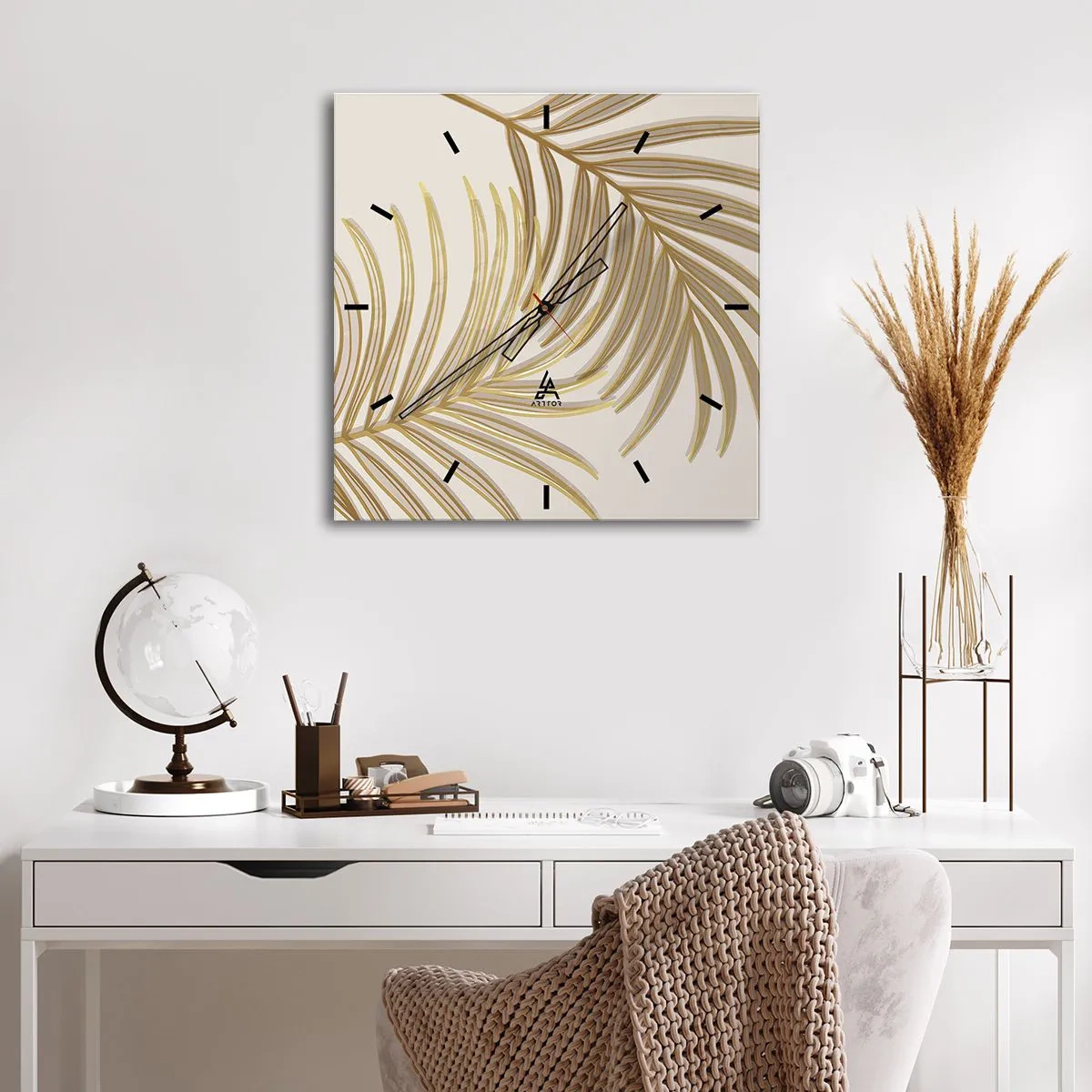 Väggklocka - Klocka på glas - Guldpalmen - 30x30 cm