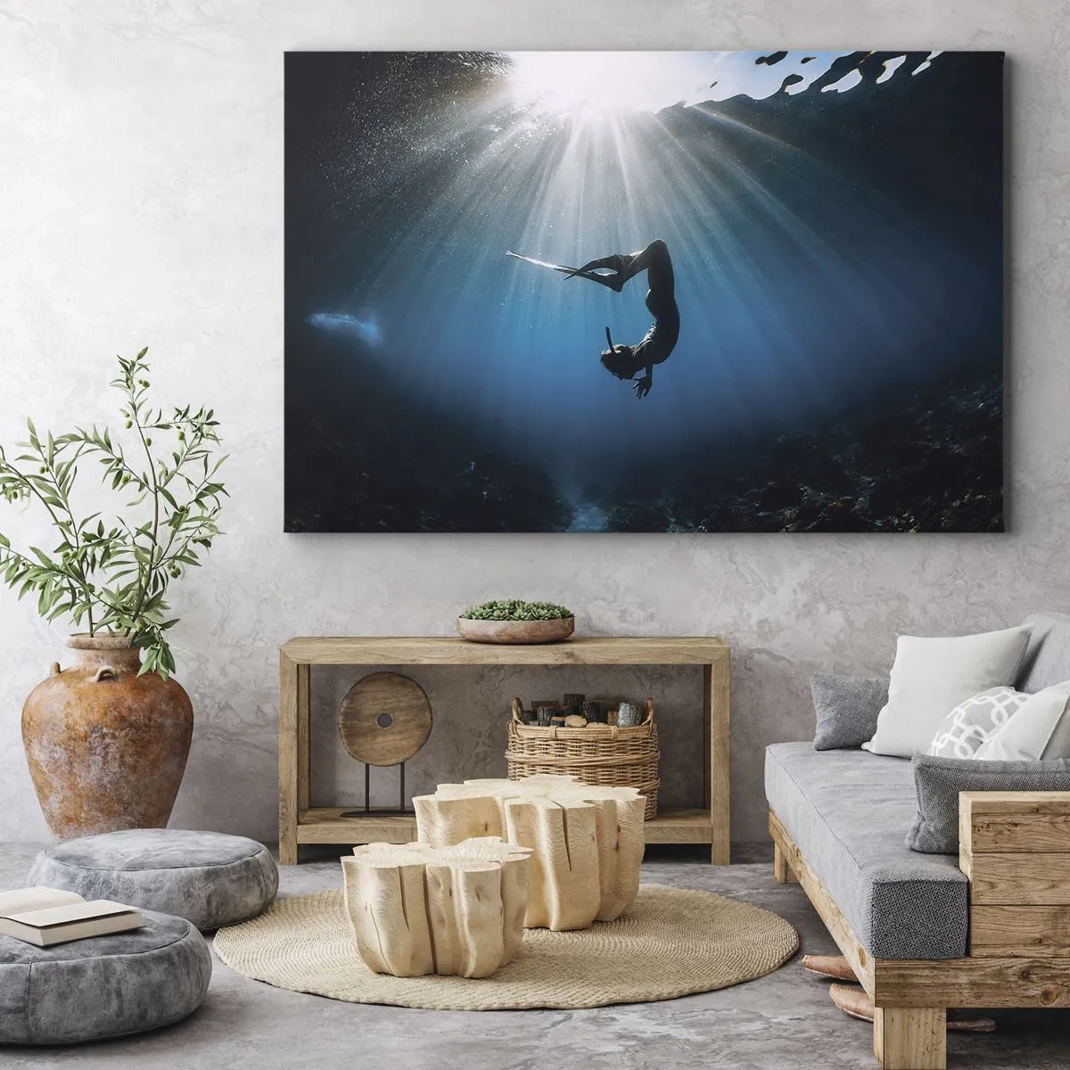 Canvastavla - Bild på duk - En dykare som flyter i en ljusstråle under vattnet - 70x50cm - Undervattendans - Modern väggdekoration för vardagsrum och sovrum ARTTOR