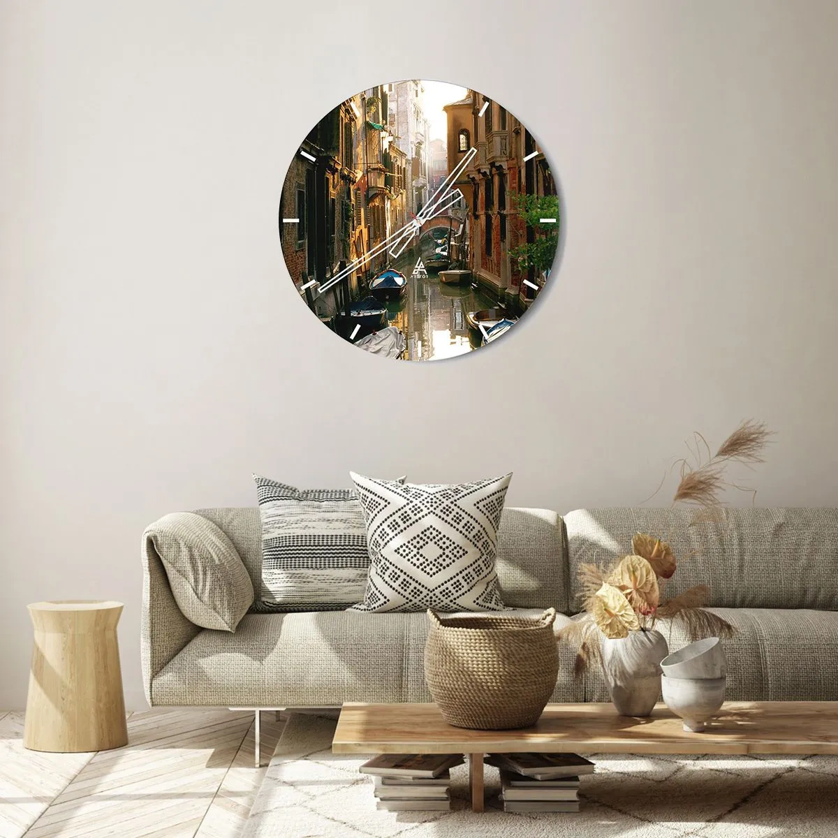 Väggklocka - Klocka på glas - Venedigkanalen vid solnedgången med gondoler - 30x30cm - På en gränd i Venedig - Modern väggdekoration för vardagsrum, kök och sovrum ARTTOR