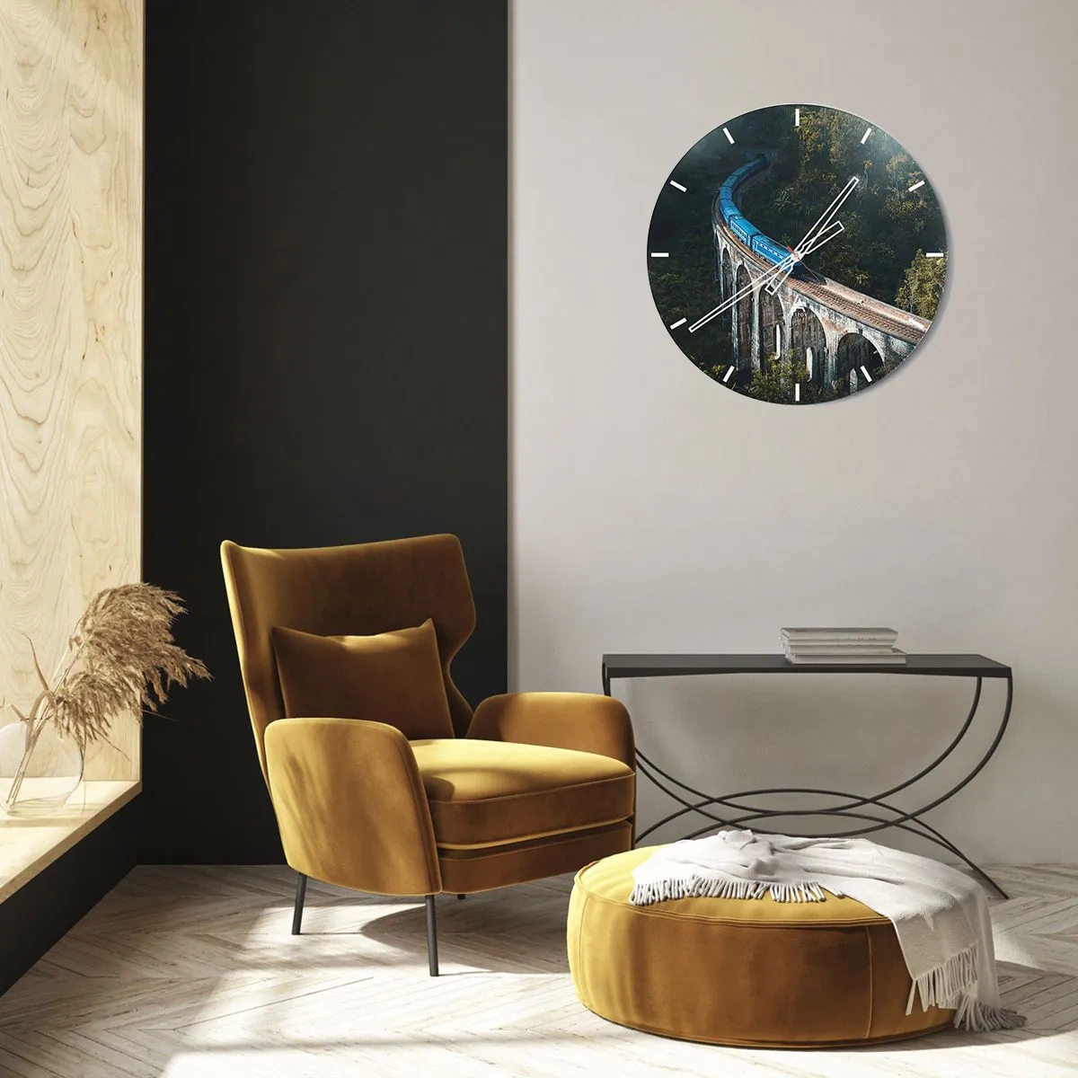 Väggklocka - Klocka på glas - Ett tåg på en viadukt mitt i tropisk grönska - 30x30cm - Attraktion till naturen - Modern väggdekoration för vardagsrum, kök och sovrum ARTTOR