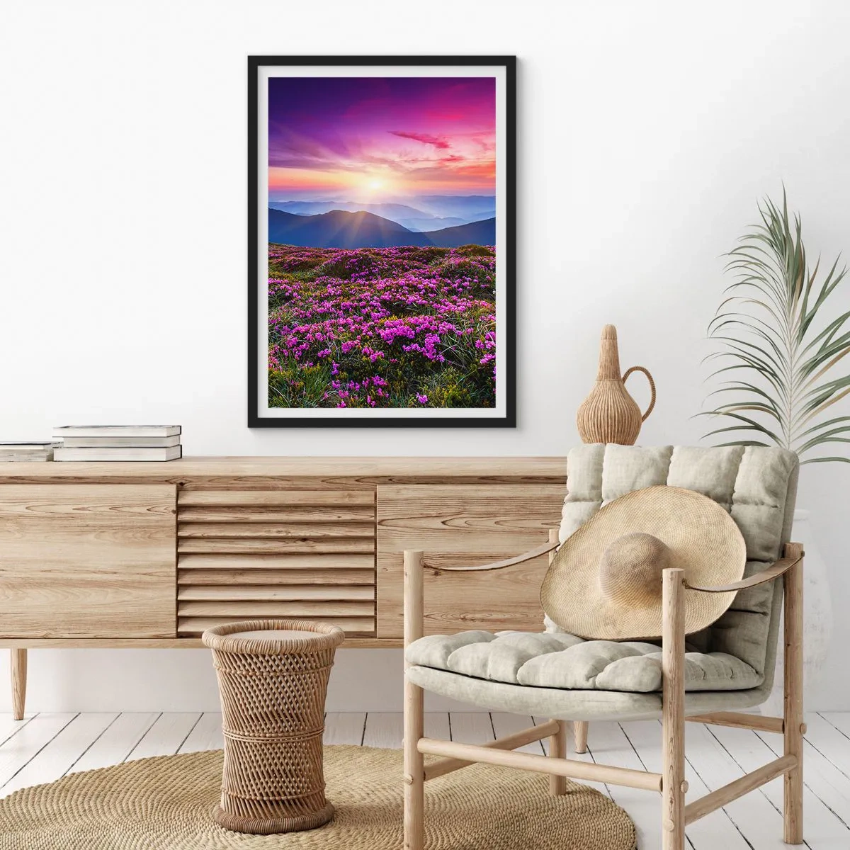Affisch i svart ram - Ett fält av lila blommor i bergen vid solnedgången - 50x70cm - Doftande örter - Modern väggdekoration för vardagsrum och sovrum ARTTOR