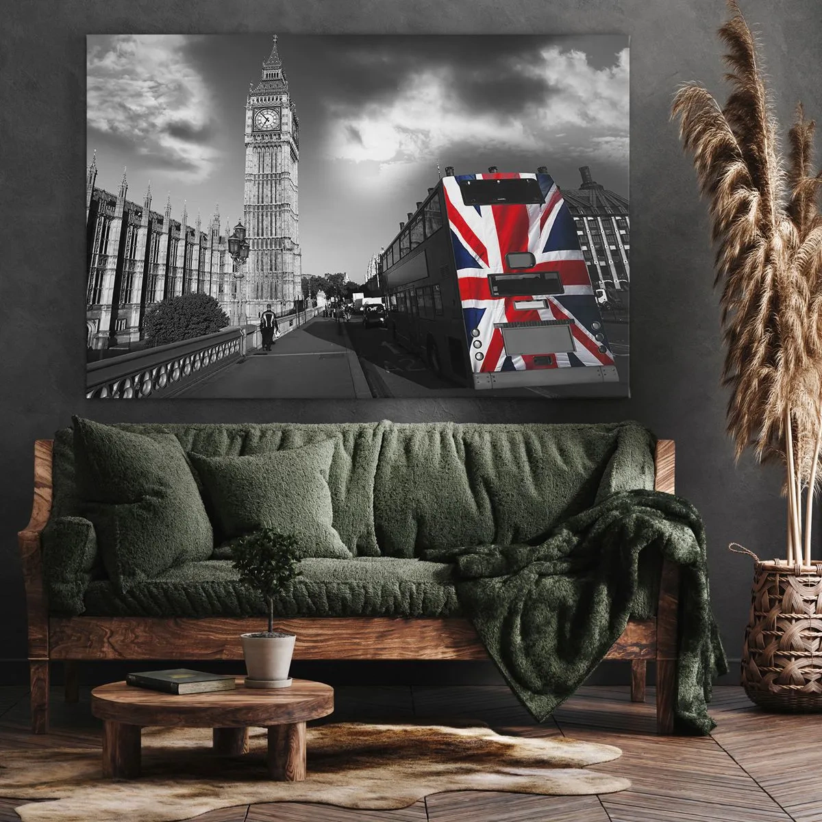 Canvastavla - Bild på duk - Big Ben och en buss med en brittisk flagga mot en svartvit bakgrund - 70x50cm - Stolt och stor - Modern väggdekoration för vardagsrum och sovrum ARTTOR