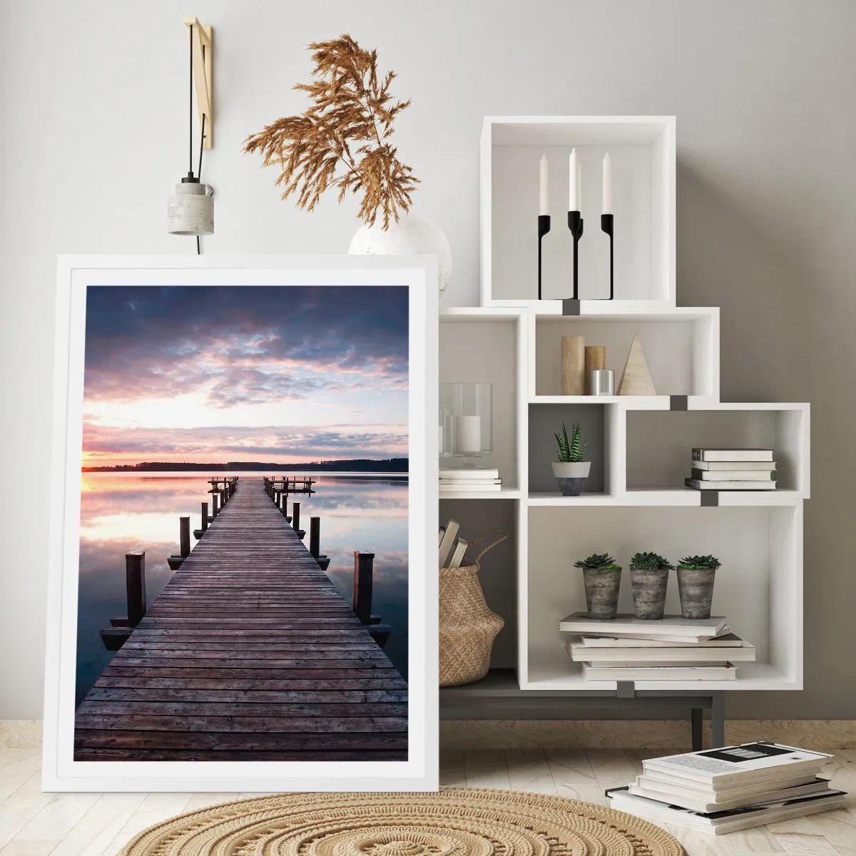 Affisch i vit ram - Den tysta gränsen mellan dag och natt - 70x100 cm