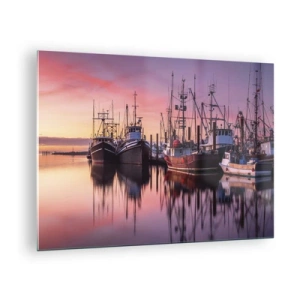 Glastavla - Bild på glas - Fiskebåtar vid solnedgången i en lugn hamn - 70x50cm - Inför nästa dag - Modern väggdekoration för vardagsrum och sovrum ARTTOR