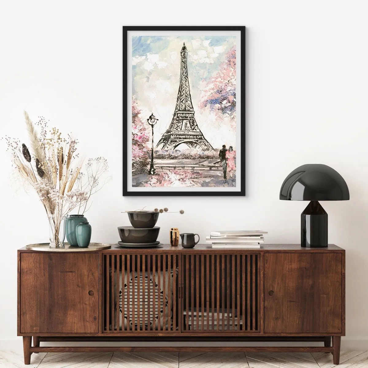 Affisch i svart ram - Eiffeltornet med ett romantiskt landskap i pastellfärger - 50x70cm - Aprilpromenad i Paris - Modern väggdekoration för vardagsrum och sovrum ARTTOR