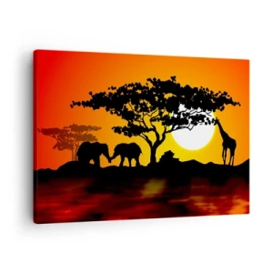 Canvastavla - Bild på duk - Afrikansk solnedgång med silhuetter av elefanter och giraffer över vattnet - 70x50cm - Ett möte ute i savannen - Modern väggdekoration för vardagsrum och sovrum ARTTOR