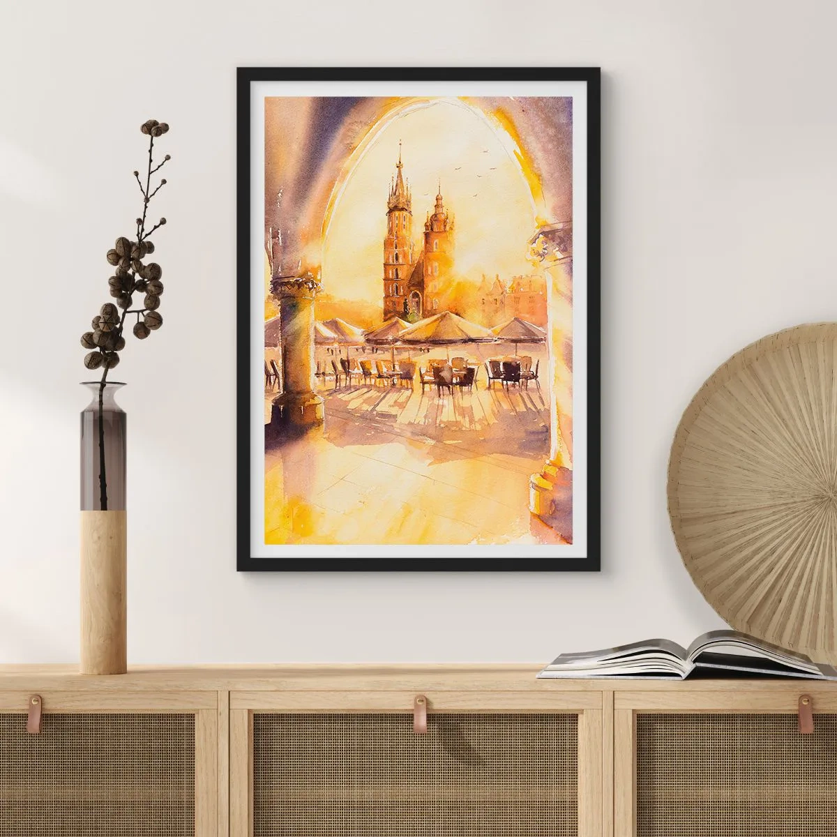 Affisch i svart ram - En akvarell som föreställer Krakows marknadstorg i solnedgången. - 50x70cm - Gryning över marknaden i Kraków - Modern väggdekoration för vardagsrum och sovrum ARTTOR