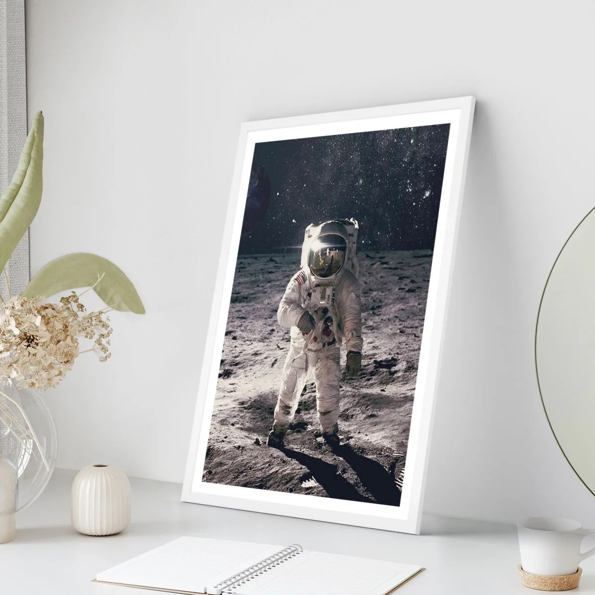 Affisch i vit ram - Hälsningar från månen - 30x40 cm