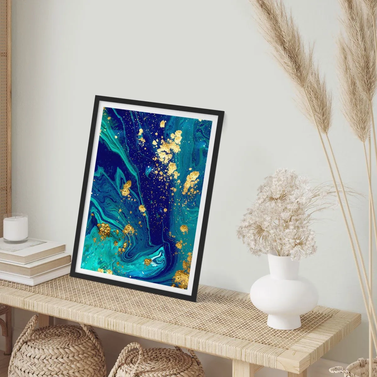 Affisch i svart ram - Abstrakt mönster i nyanser av blått och guld - 50x70cm - Solflingor - Modern väggdekoration för vardagsrum och sovrum ARTTOR
